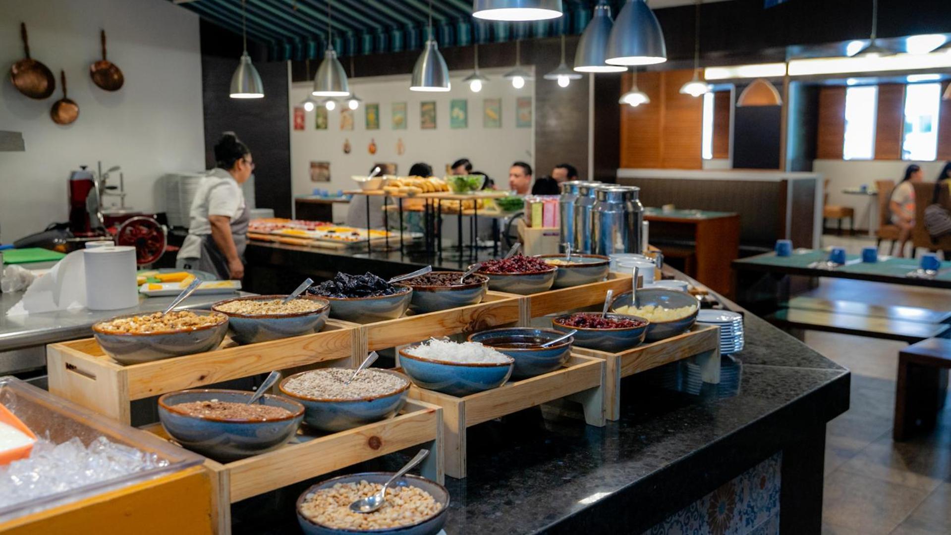 Palacio Mundo Imperial Riviera Diamante Acapulco Exterior foto A breakfast buffet at a hotel